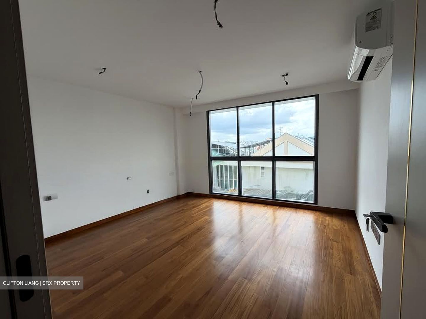 Simon Lane (D19), Terrace #536340371